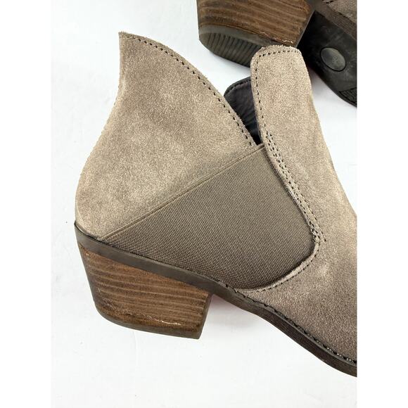 Me Too Suede Taupe Zoey Ankle Booties size 9 Women's - Picture 2 of 13